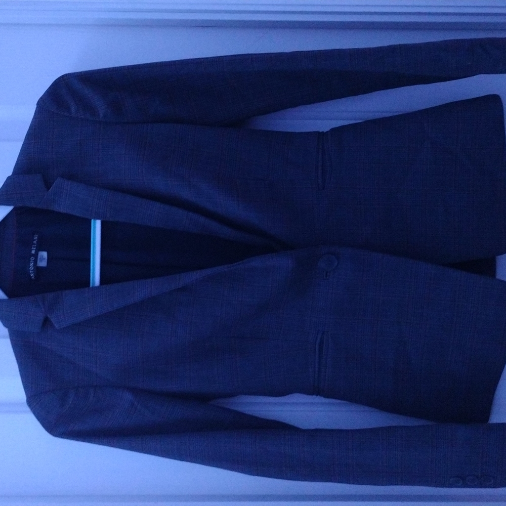 Ladies blazer Antonio Melani size 0 grey with design has different colors etc..